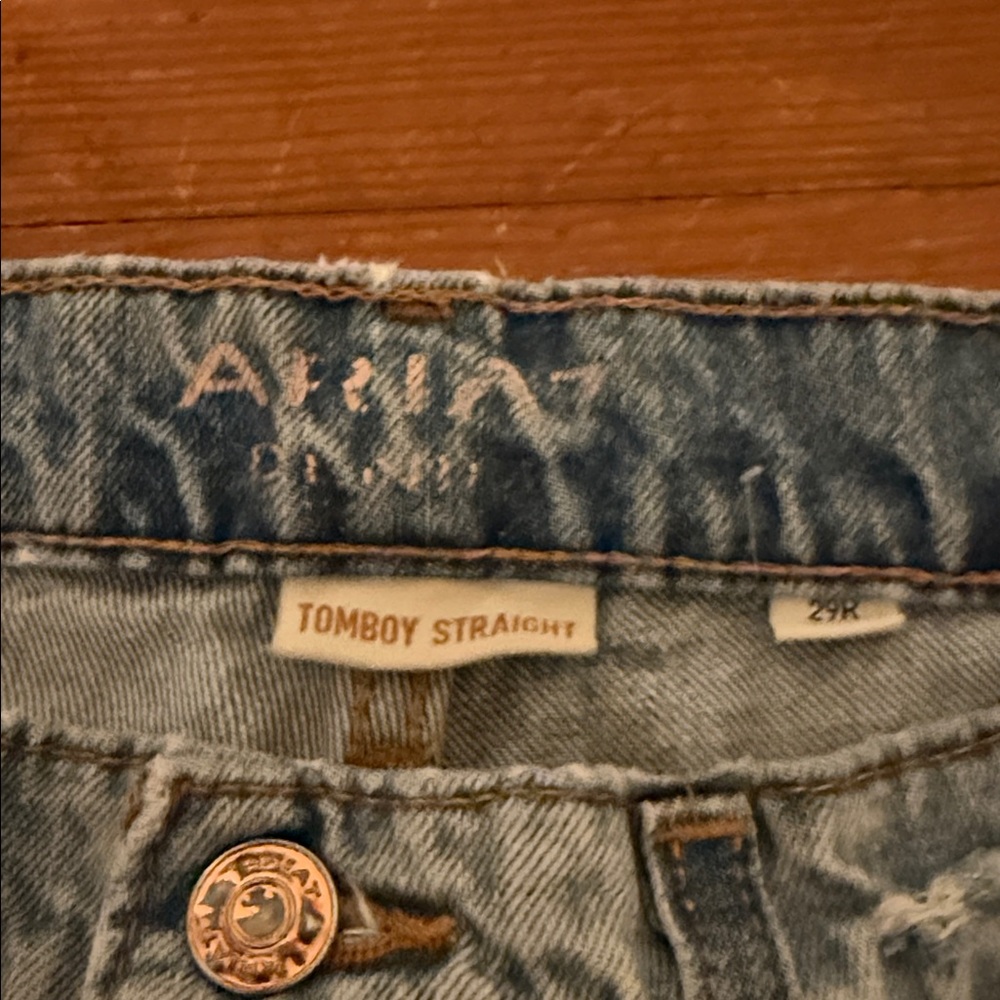 Ariat Women’s Tomboy Straight leg jean super distressed Size 29R (waist) - Picture 7 of 9